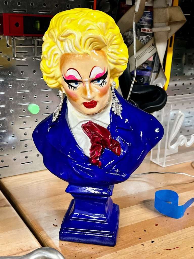 BAE-THOVEN IN DRAG